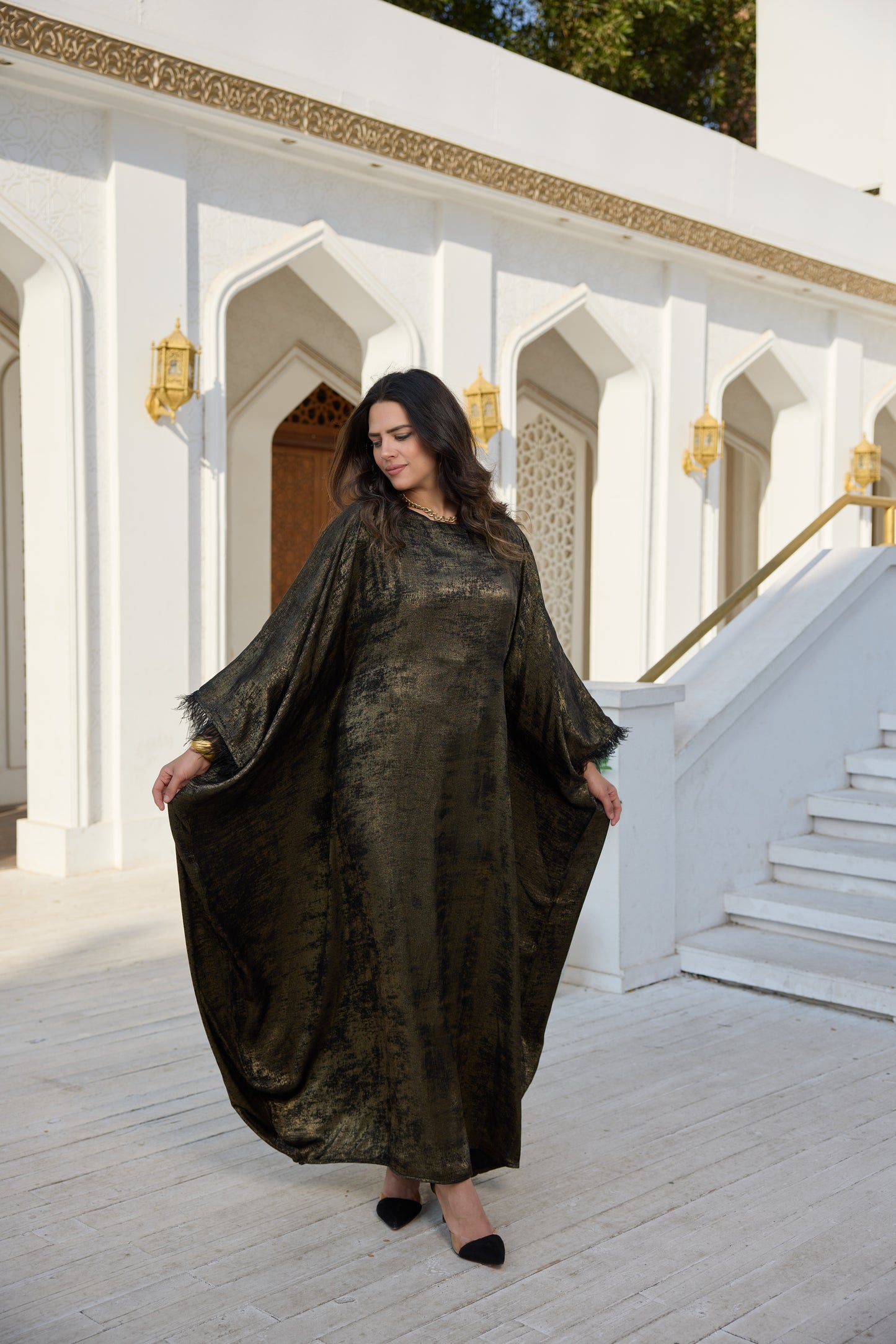 Shiny feathered Abaya