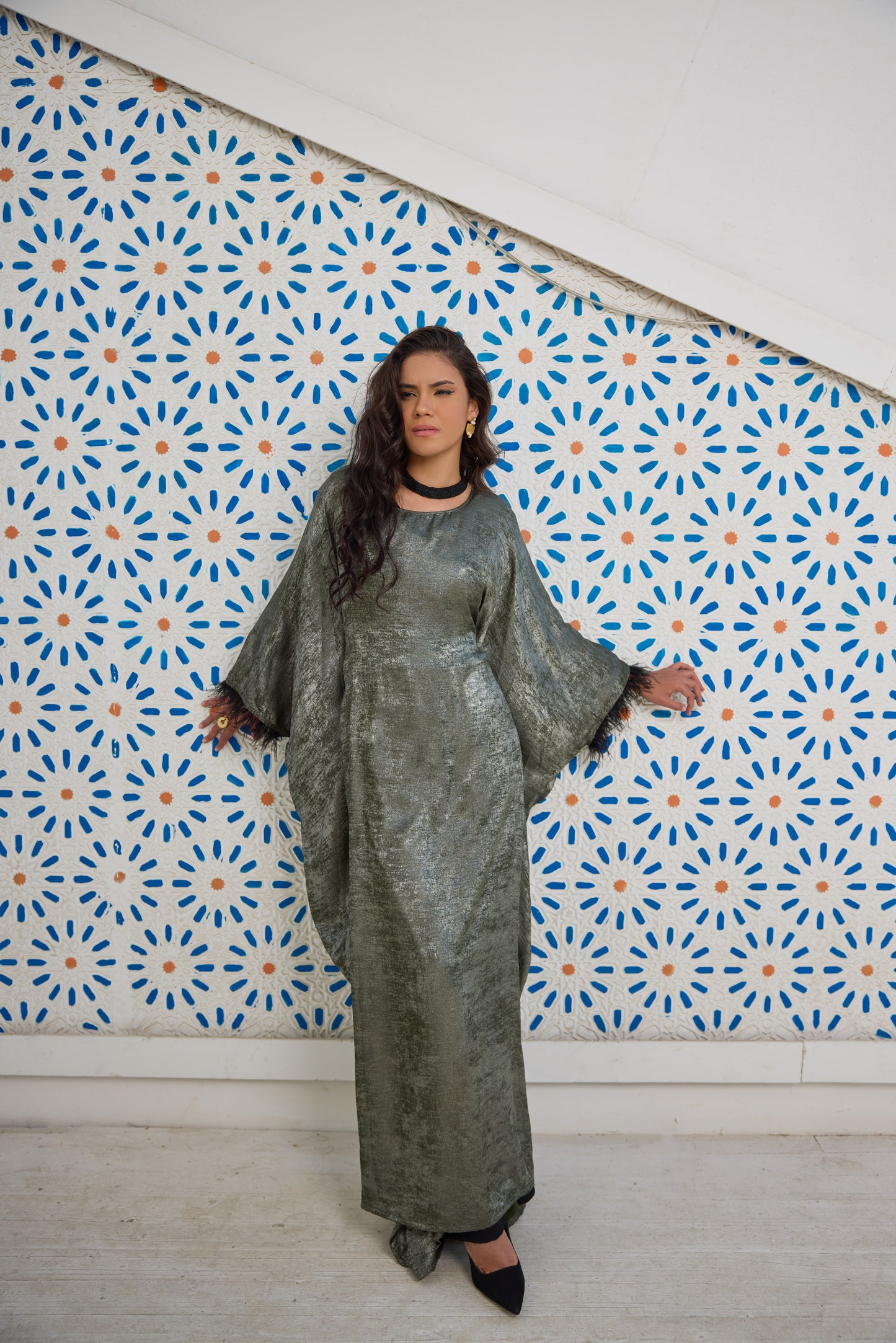 Shinney feathered Abaya