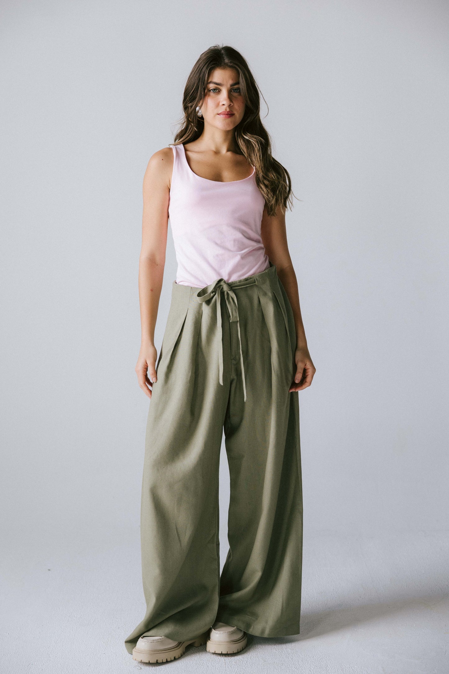 pleated tie-waisted linen pants - olive