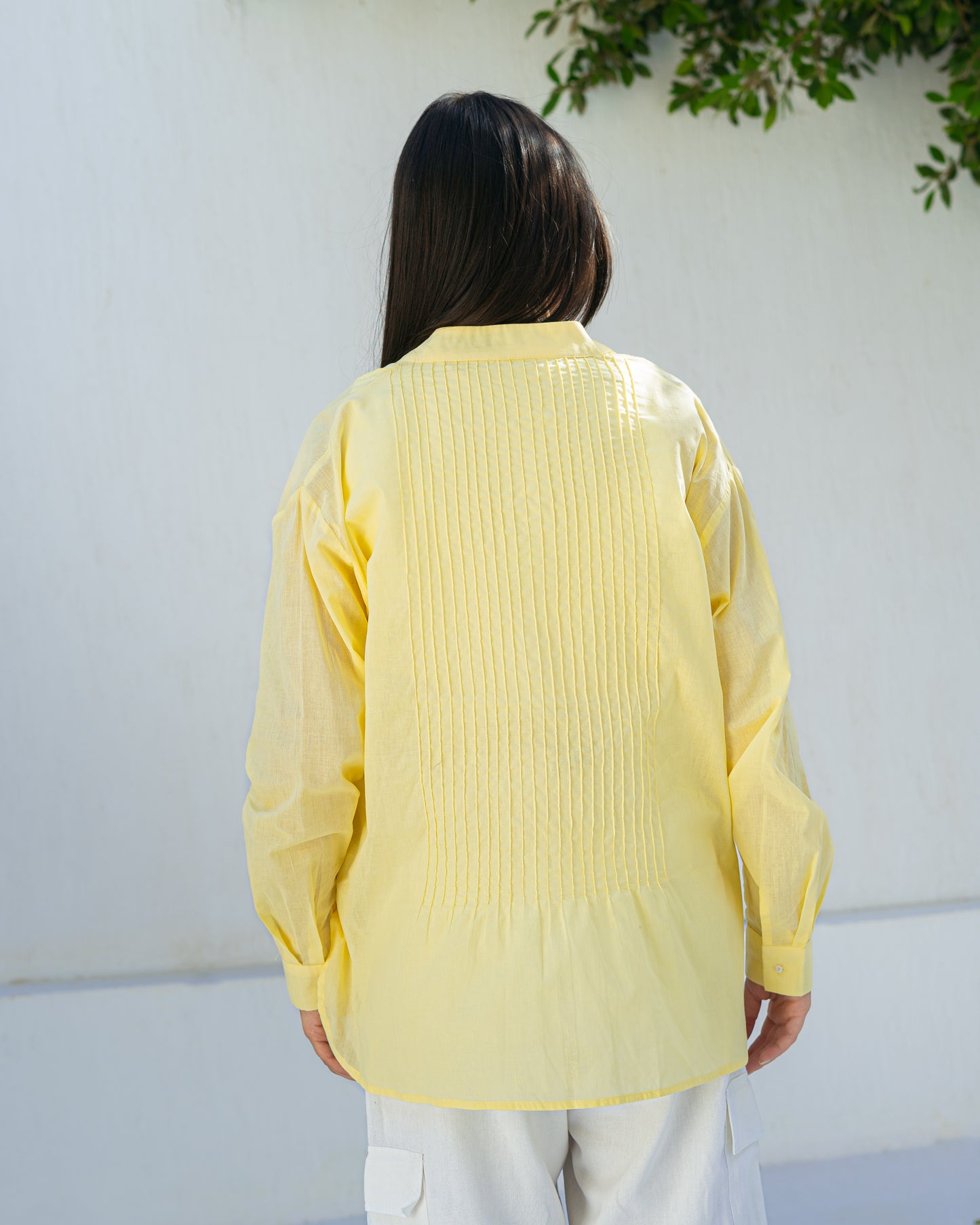 Half collar light shirt
