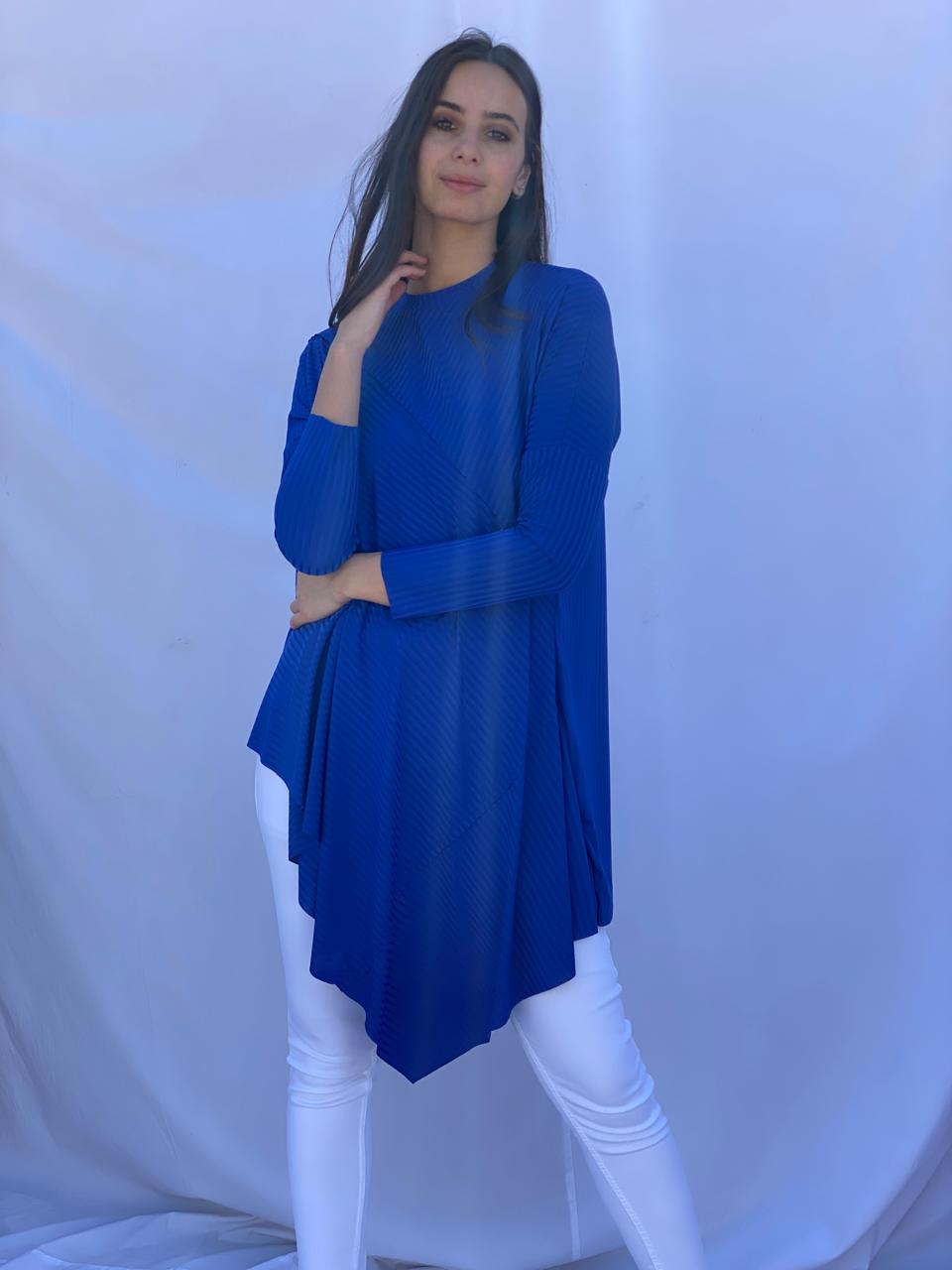 Asymmetric summer top