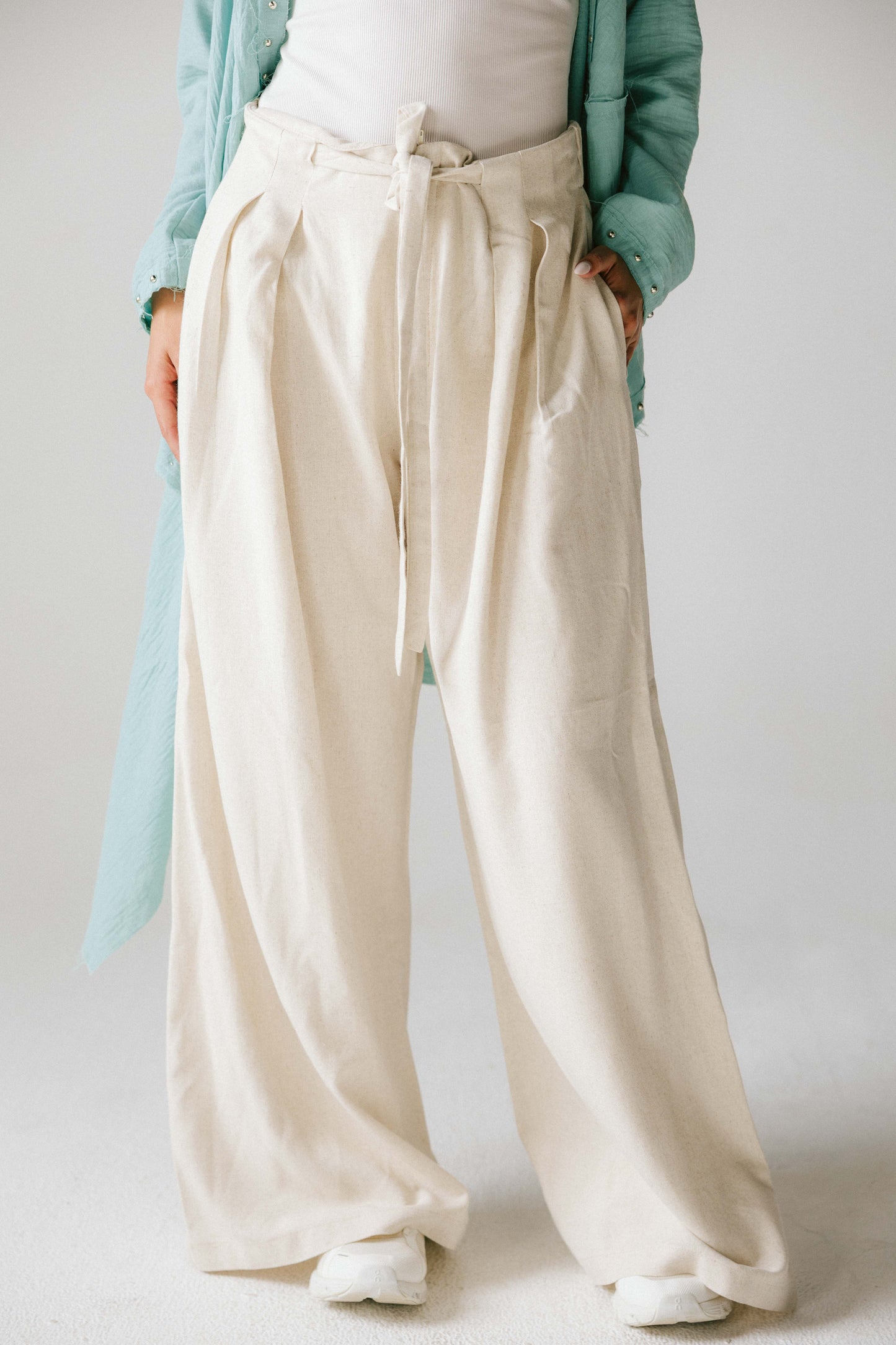 Pleated tie-waisted linen pants - beige