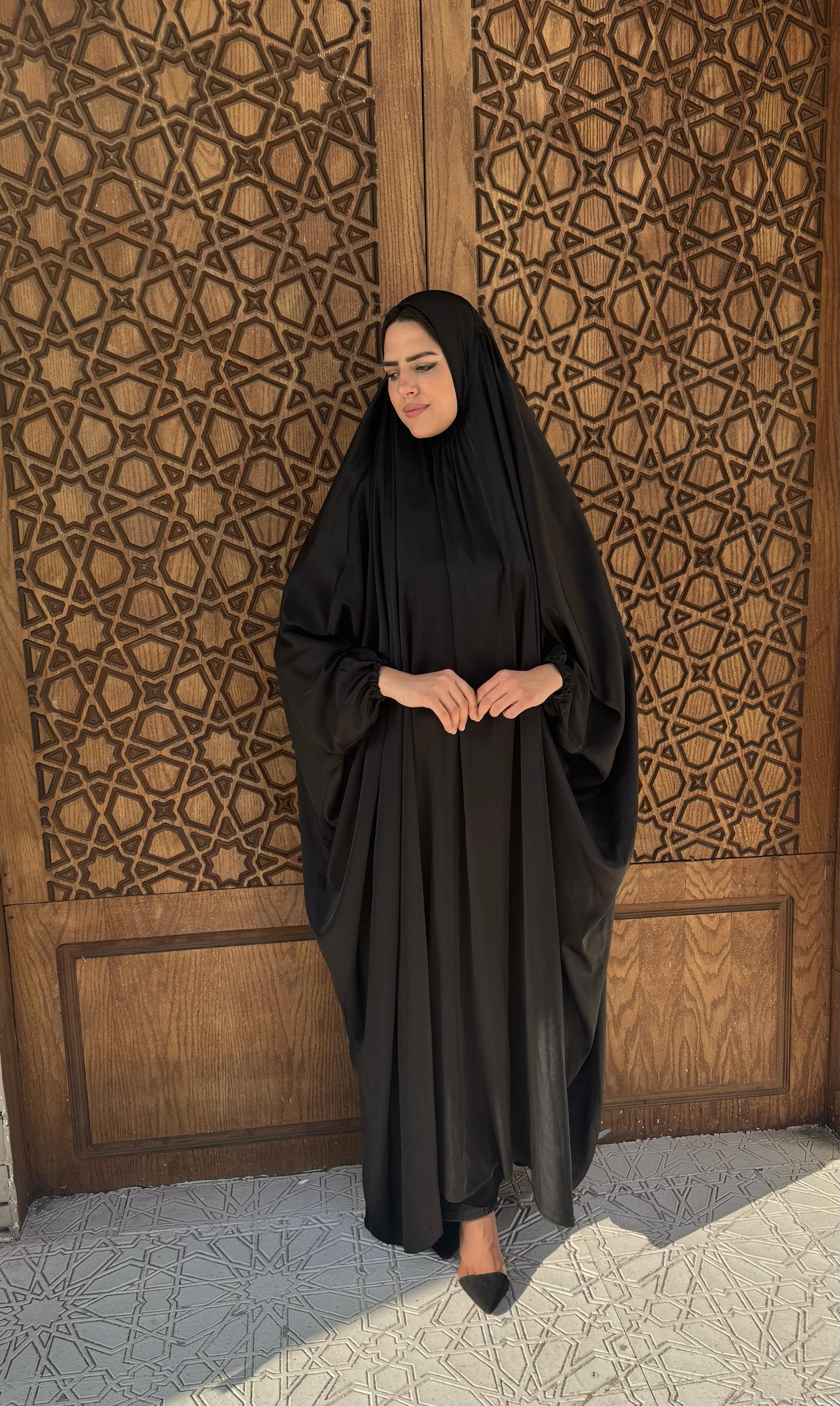 Black satin Isdal
