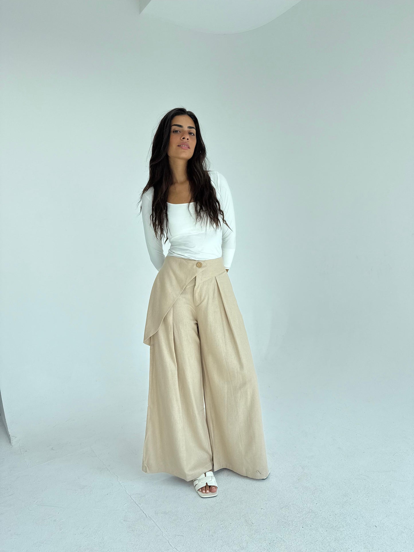Linen pants in beige