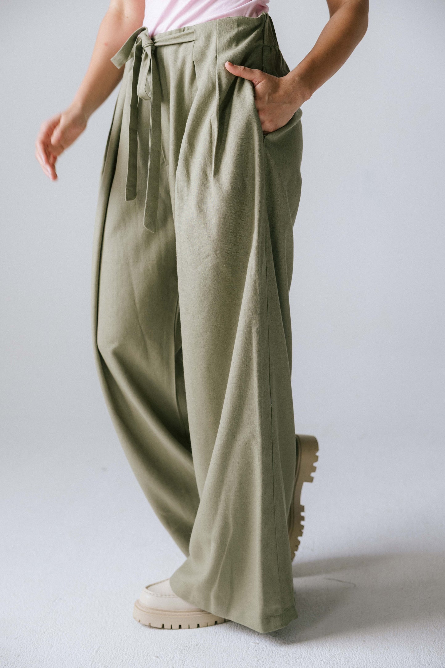 pleated tie-waisted linen pants - olive
