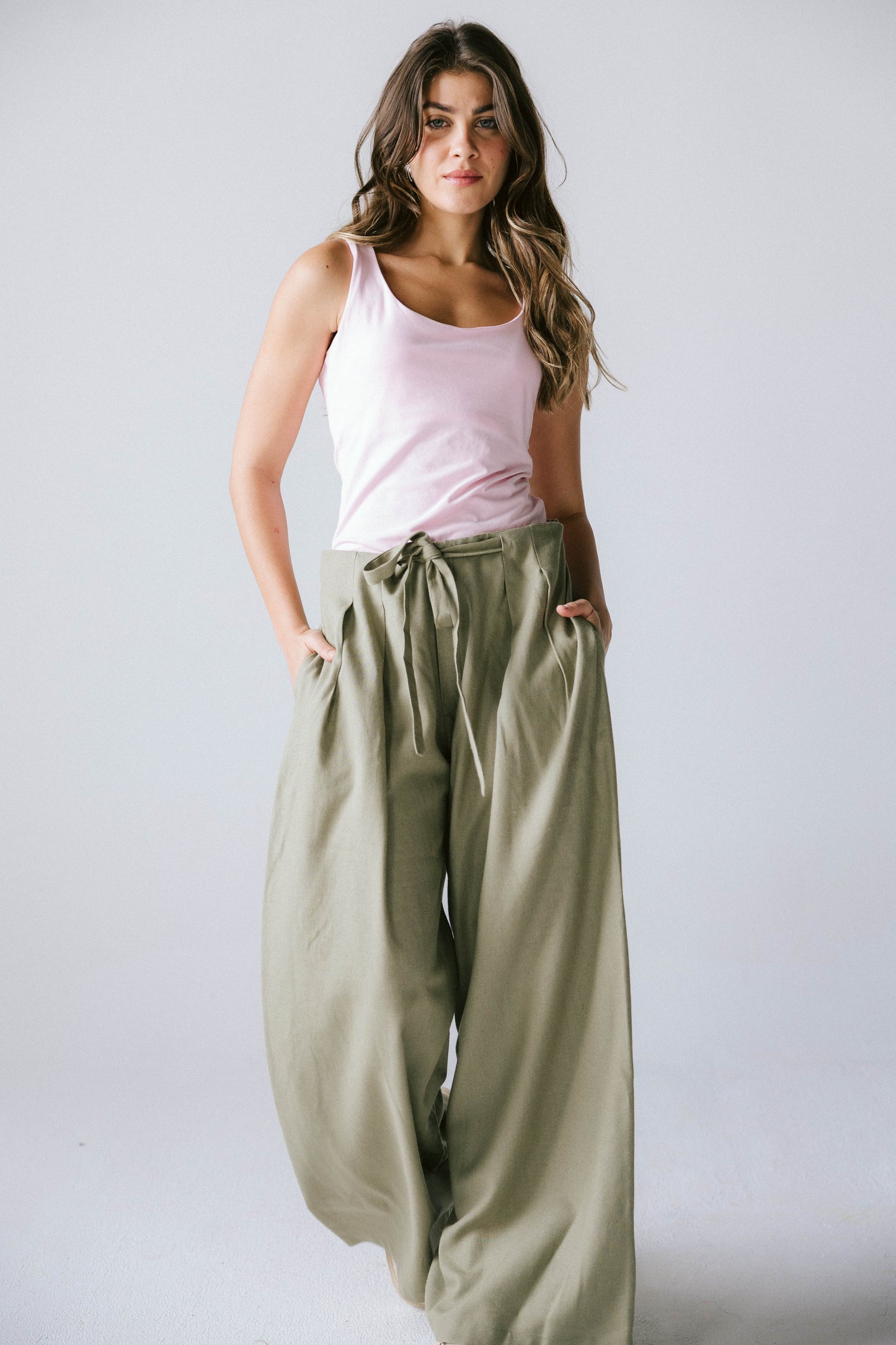 pleated tie-waisted linen pants - olive