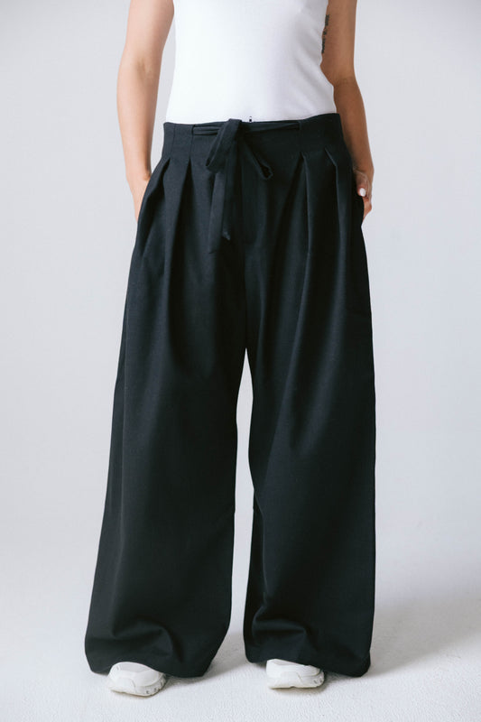 Pleated tie-waisted linen pants - black
