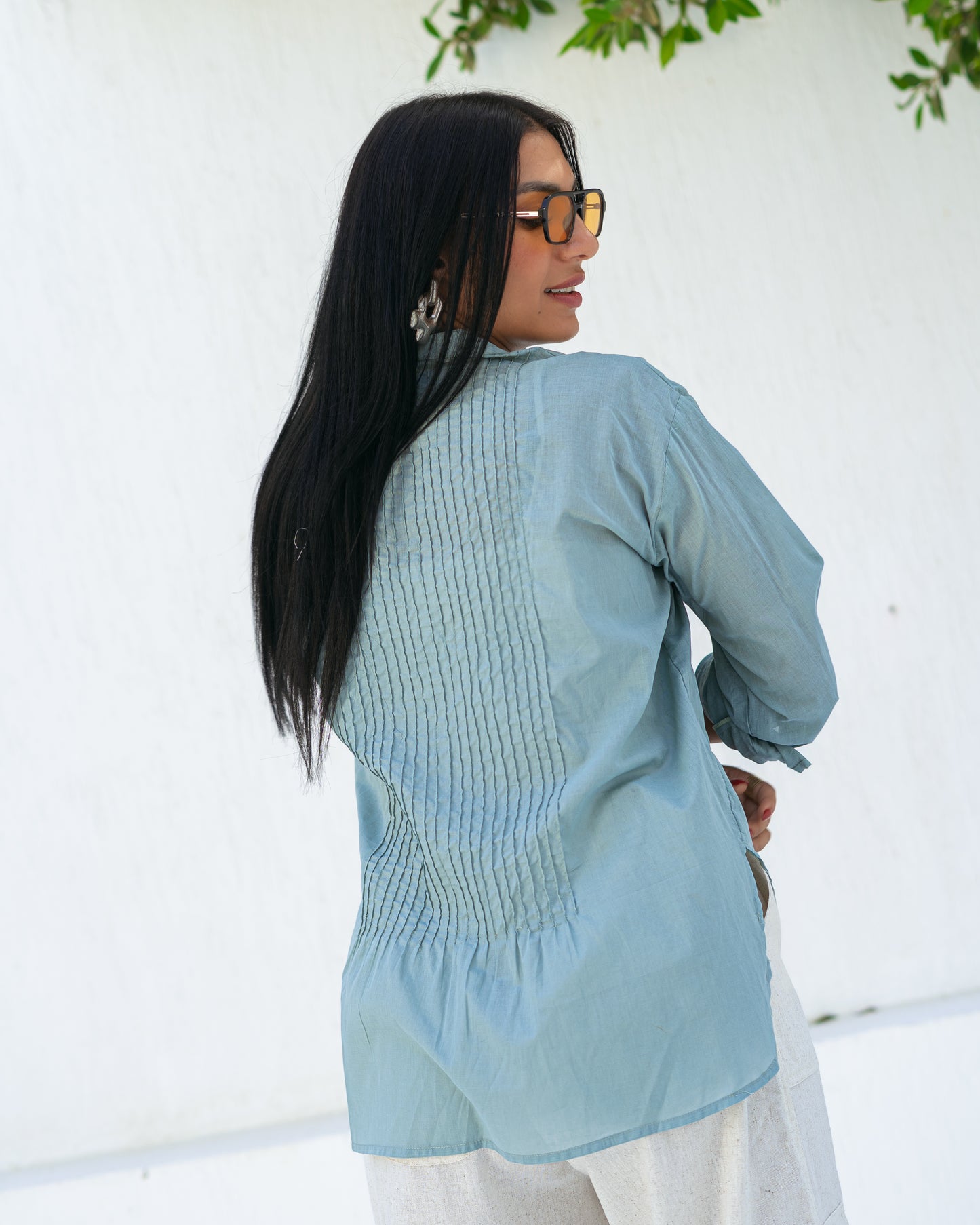 Half collar light shirt