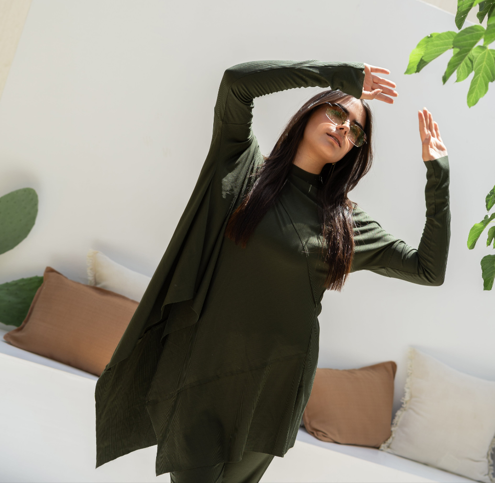 Asymmetric summer top