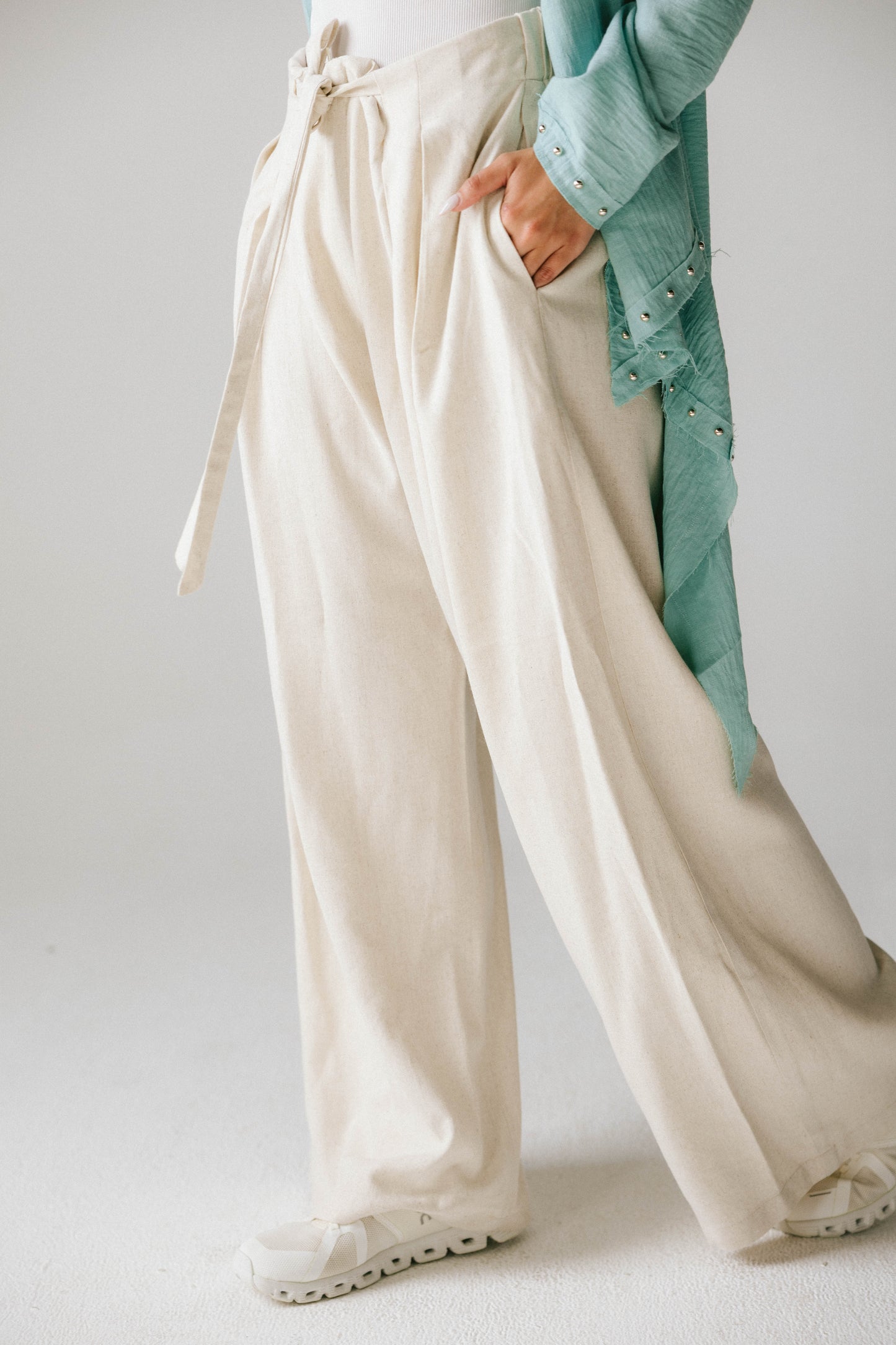 Pleated tie-waisted linen pants - beige