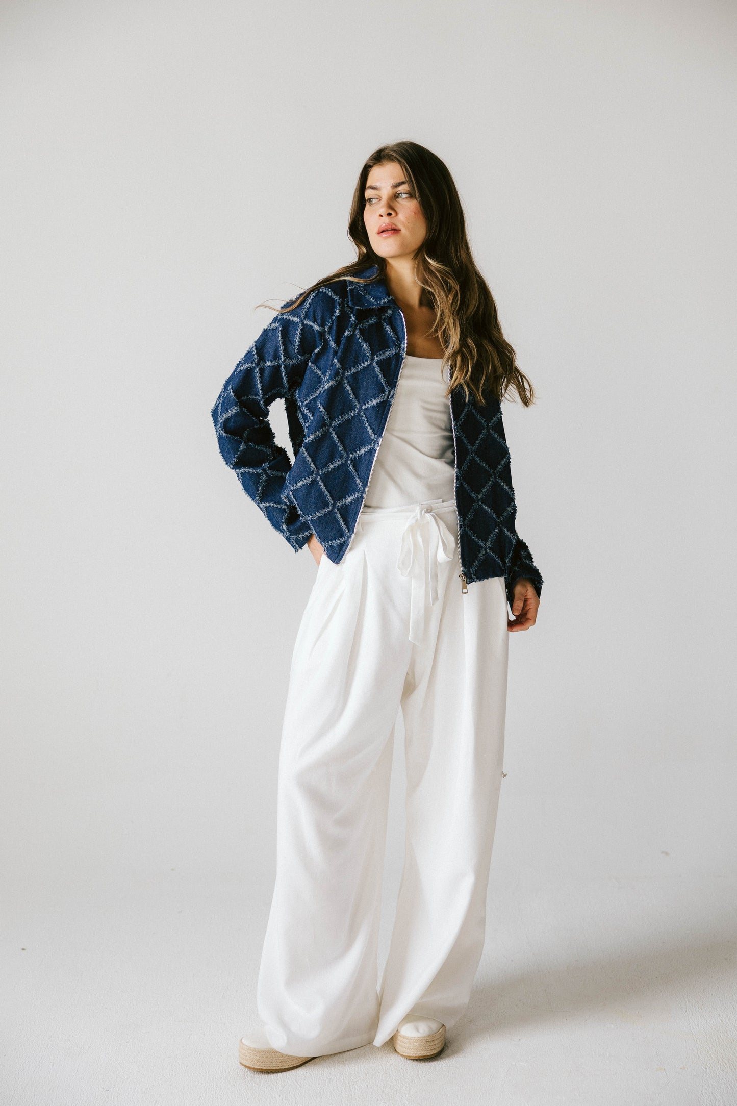 Pleated tie-waisted linen pants - off white