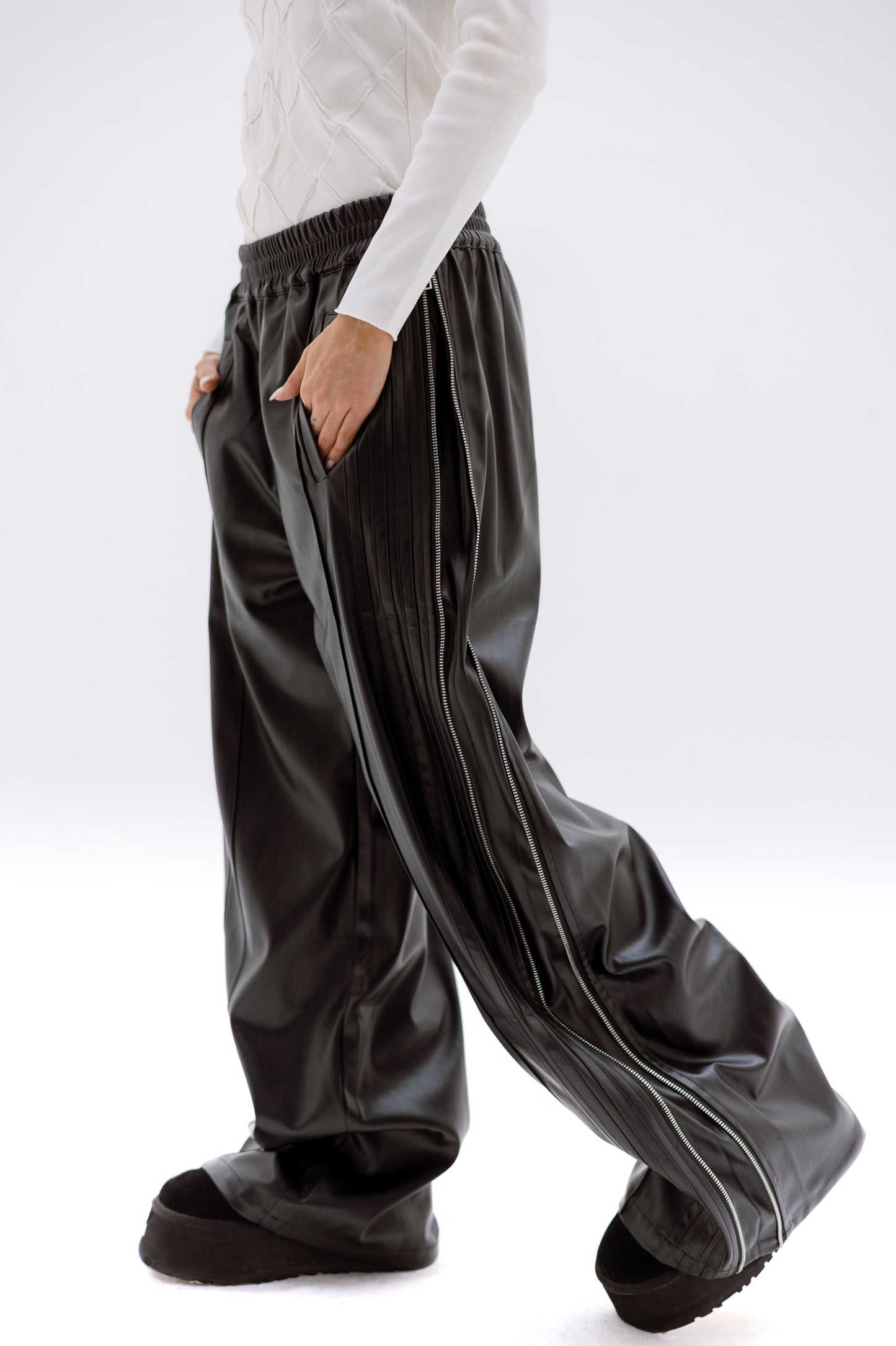 Zipper leather pants