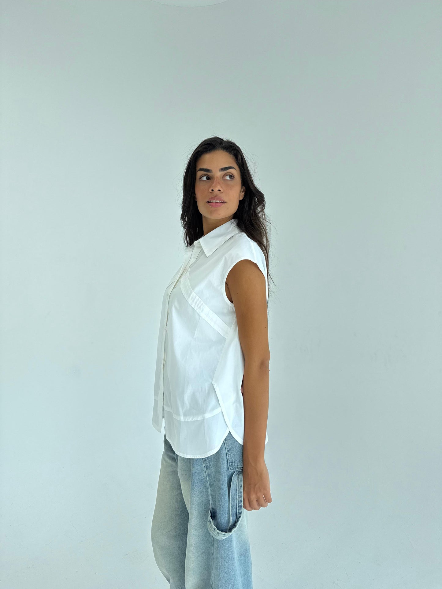 White Sleeveless solid Shirt