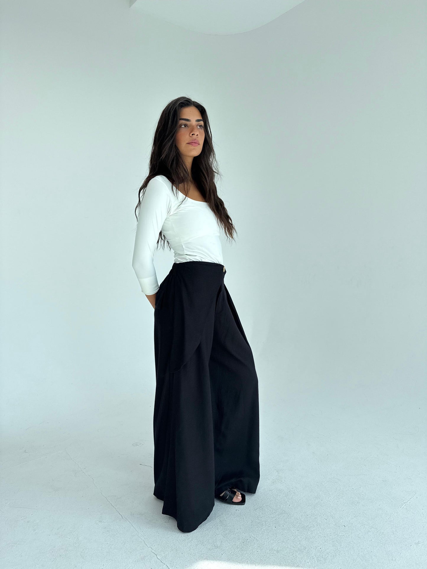 Linen pants in black