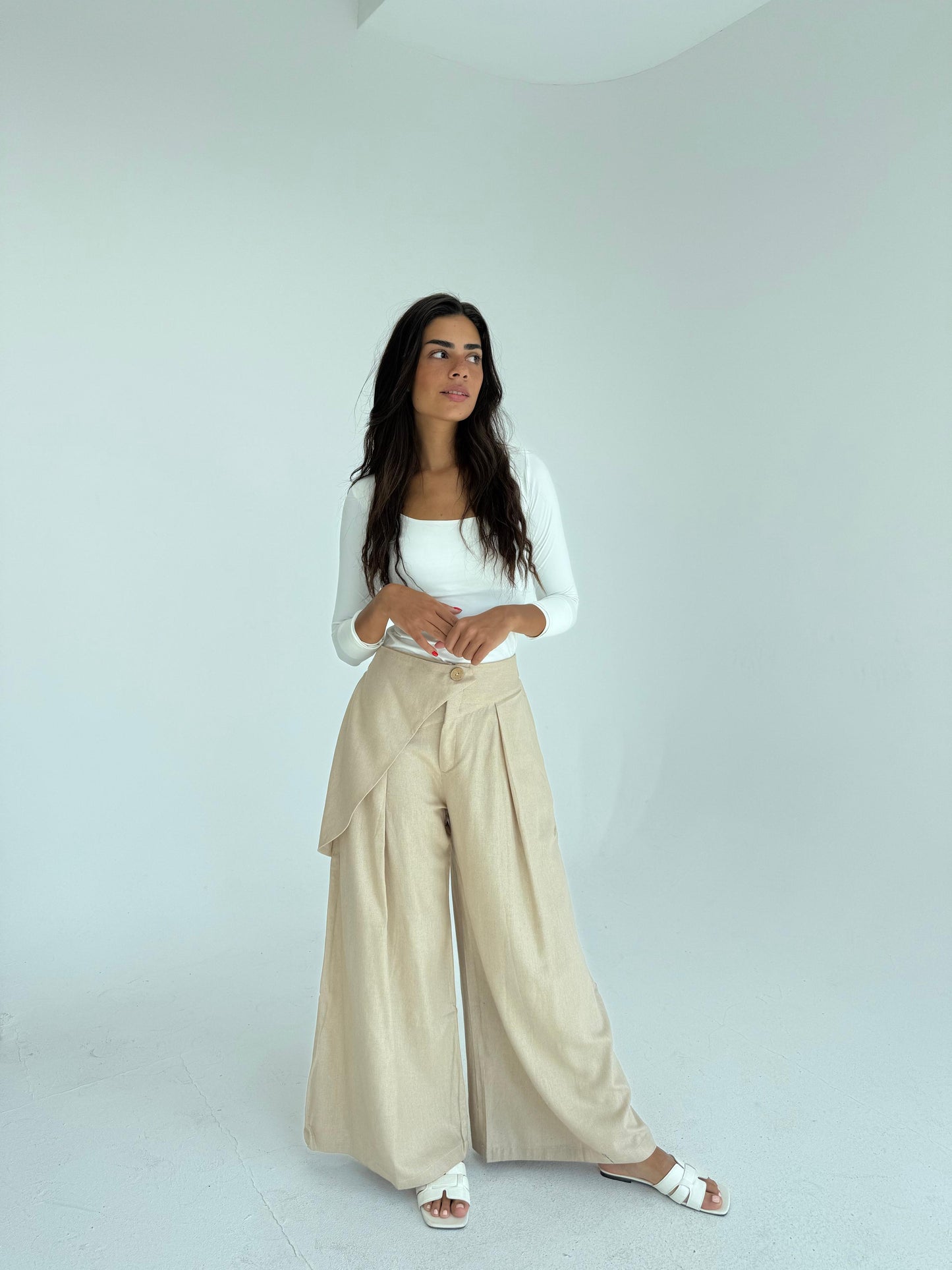 Linen pants in beige