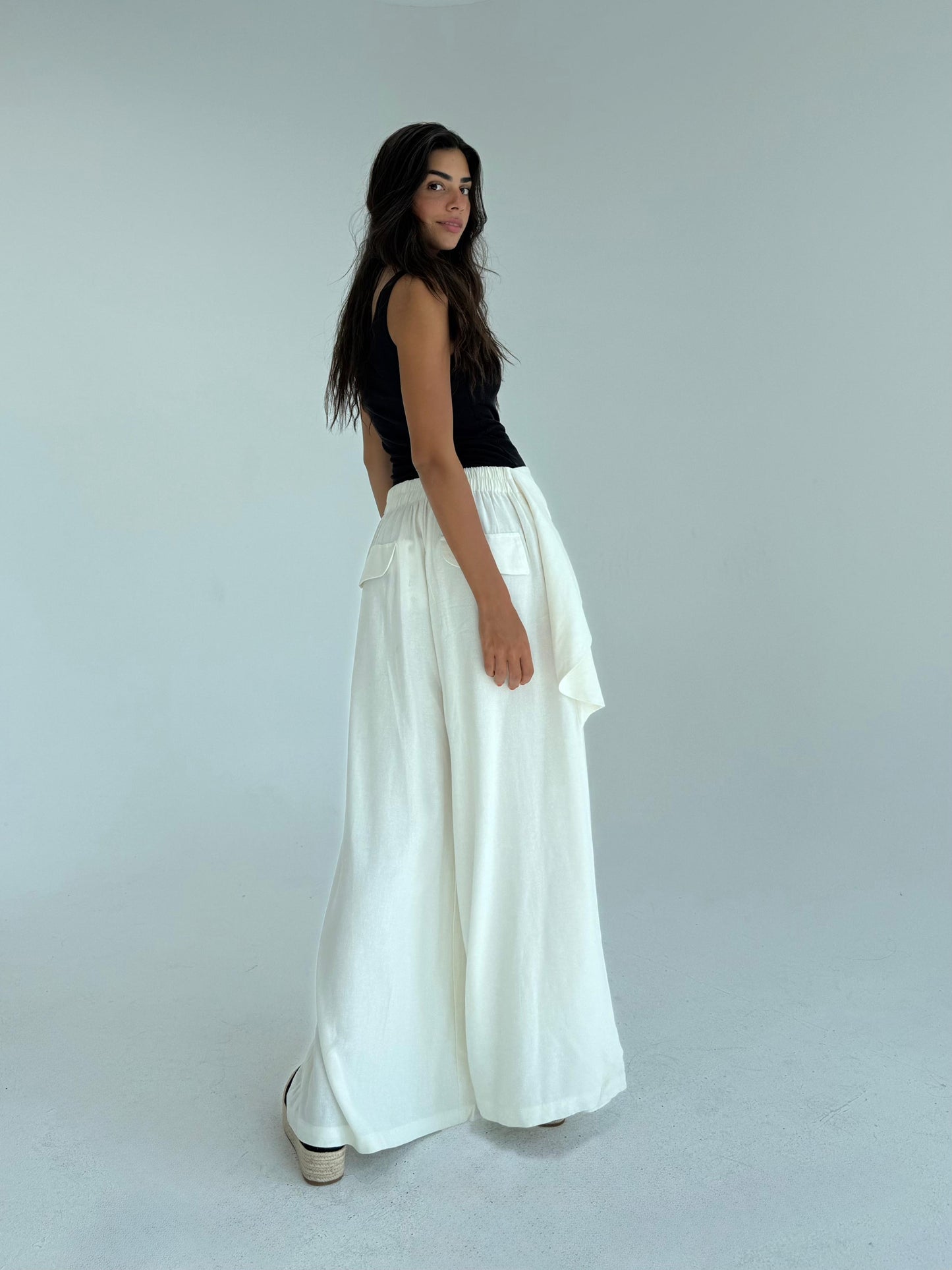 Linen pants in white